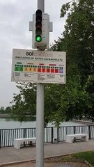 A UV Index Meter in a Santiago Park 🌞🚦🇨🇱