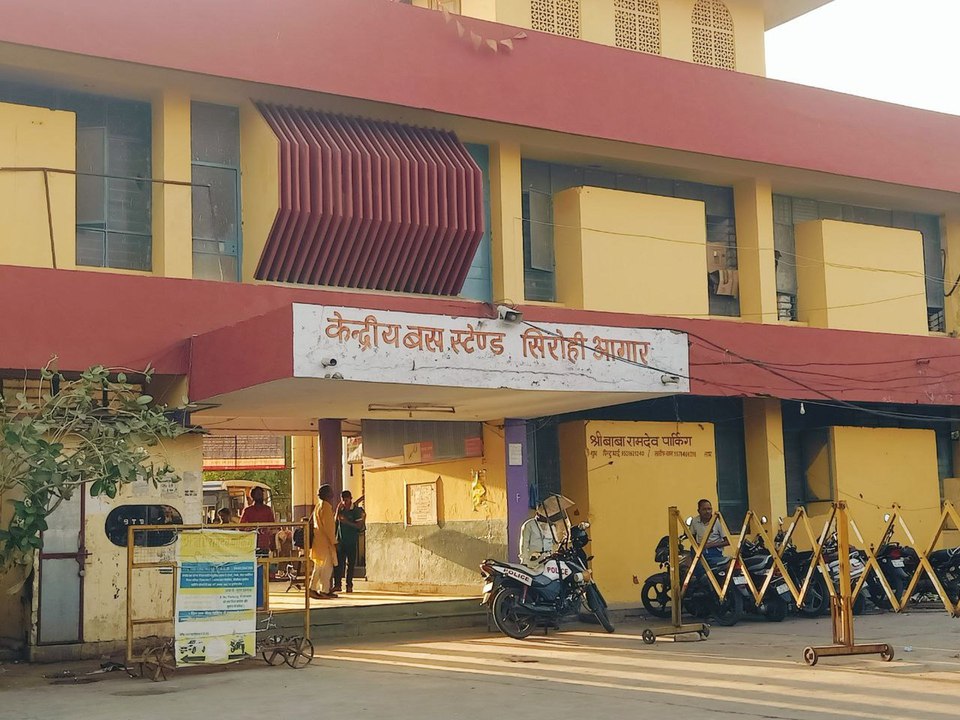 सिरोही रोडवेज डिपो में आई पांच नई बसें, अब प्रब...