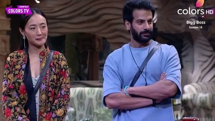 Bigg Boss Season 18 LIVE UPDATE: there's a competition of Compatibility between Karanveer, Chum and Eisha, Avinash. Avinash and Eisha win the challenge with their incredible Compatibility.