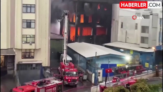 Beylikdüzü'nde 5 Saat Süren Yangın Söndürme Çalışmaları Devam Ediyor