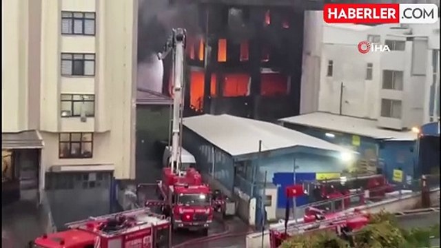 Beylikdüzü'nde 5 Saat Süren Yangın Söndürme Çalışmaları Devam Ediyor