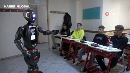 Türkiye'nin ilk insansı yapay zekalı robot öğretmeni görev başında