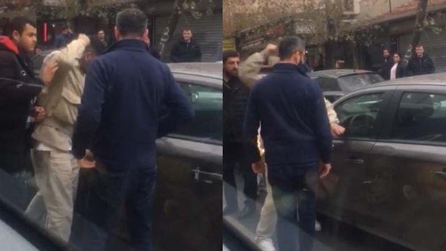 Beyoğlu'nda yol verme kavgası; tartıştıkları sürücünün otomobiline saldırdılar