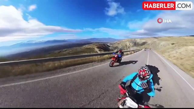 Erzincan'da 3 Bin 549 Metrede Buz Pateni Keyfi