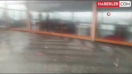 Büyükada'da Şiddetli Rüzgar Restoranların Çatısını Yıktı