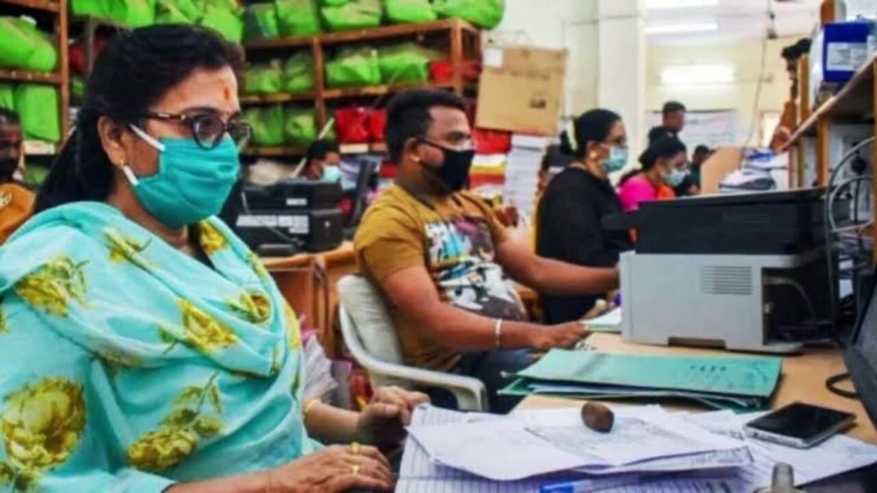 ८ वा वेतन आयोगः सरकारी नोकरदारांना किमान पगार ५० हजार