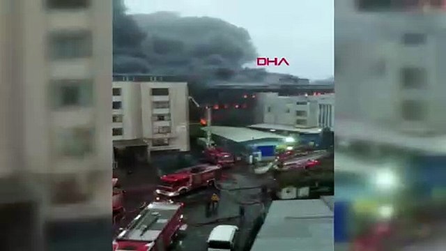 İstanbul - Beylikdüzü'ndeki fabrika yangınına müdahale sürüyor; duman gökyüzünü kapladı
