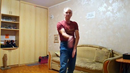 Stretching and compression techniques. Kung-fu for home.
