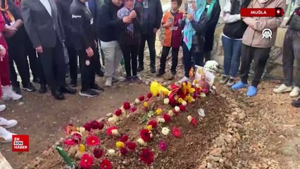 Galatasaray kafilesi, minik taraftar Yiğit Kurt'un mezarını ziyaret etti