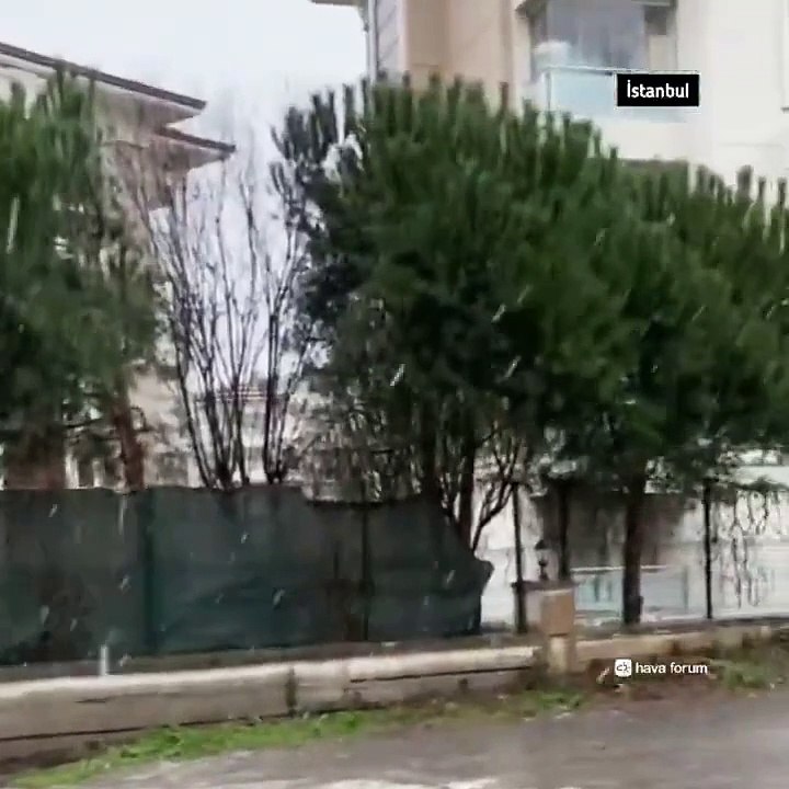 İstanbul’da Mevsimin İlk Karı Yağdı