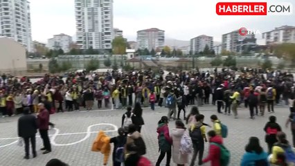 Depremlerde Kardeşlerini Kaybeden Yunus Öğretmen Adalet Bekliyor