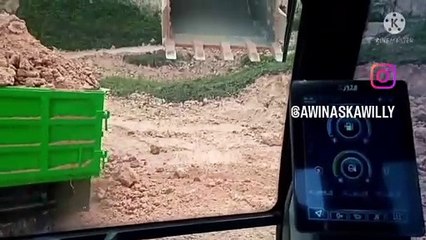story wa operator excavator lagi galau