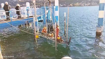 Posizionato il presepe subacqueo a Monte Isola