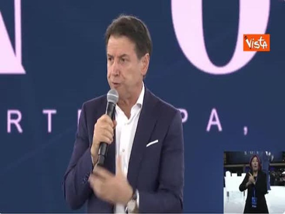 Conte fischiato e poi applaudito dopo il primo minuto di intervento all'Assemblea Costituente M5s