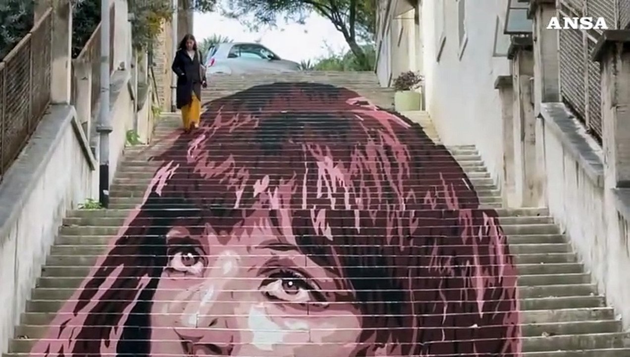 Roma, murale per Monica Vitti su una scalinata ai Parioli