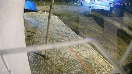 Vizinho é flagrado descartando lixo em lote no Bairro Universitário