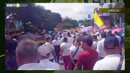 Marcha en Medellín Manifestantes avanzan por la Avenida San Juan