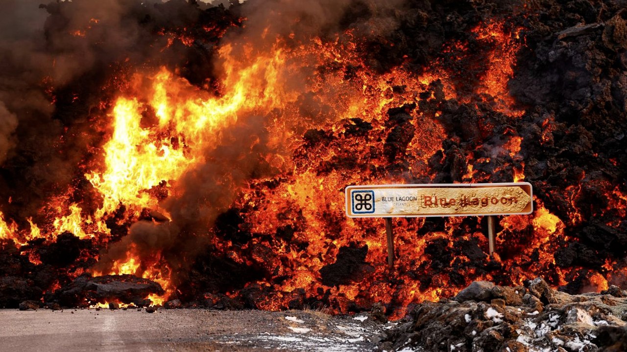Éruption volcanique en Islande : le parking du Blue Lagoon englouti par la lave