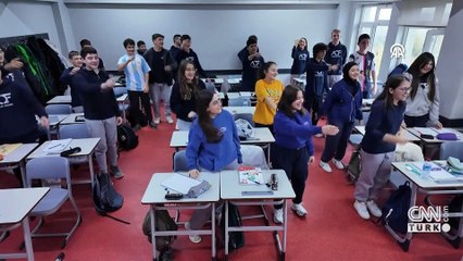 Düzce'de öğrencilerden öğretmenlerini duygulandıran sürpriz