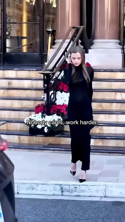 You see all these girls working only 2-3 hours a day, leaving their 9-5, being their own bosses, travel the world... Basically creating your dream life but you don’t know how they’re doing it.Well the answer is simple