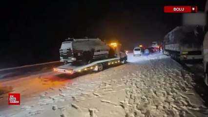 Anadolu Otoyolu'nda kar yağışı ulaşımı felç etti