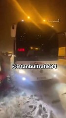 Bolu'da mahsur kalan yolcular halay çekti