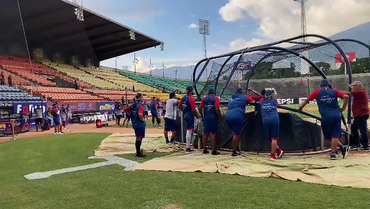 LVBP: Tiburones de la guaira practica previo al juego contra Cardenales