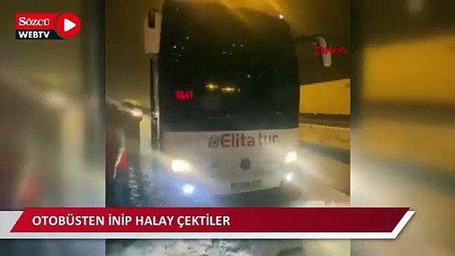 Bolu-Ankara yolunda mahsur kalan yolcular otobüslerinden inip halay çekti