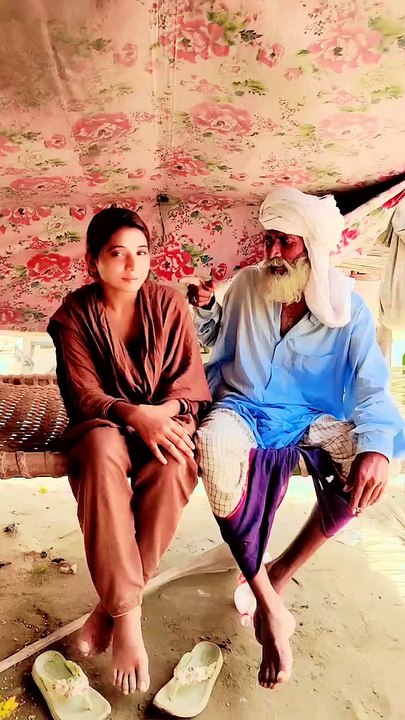 Baba g enjoy karty hoye