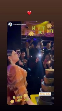 Μπάρκα: Το λαμπερό πάρτι γενεθλίων της-Ο ξέφρενος χορός, η τεράστια τούρτα & το ροδακινί φόρεμα!