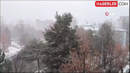 Sivas'ta Kar Yağışı Sürücüleri Zor Durumda Bıraktı