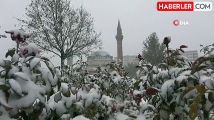 Sivas'ta Kar Yağışı Sürücüleri Zor Durumda Bıraktı