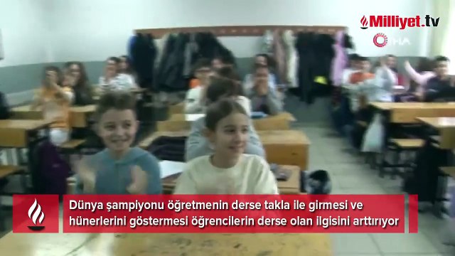 Dünya şampiyonu öğretmen 'uçarak' ders işliyor