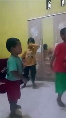 Bocil joged asyik