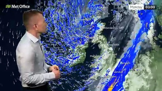 Met Office Afternoon Weather Forecast 24/11/2024 - Blustery showers in the northwest