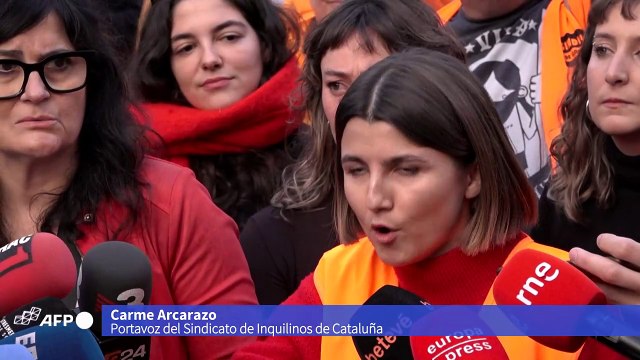 Miles de personas protestan contra precios de los alquileres en Barcelona