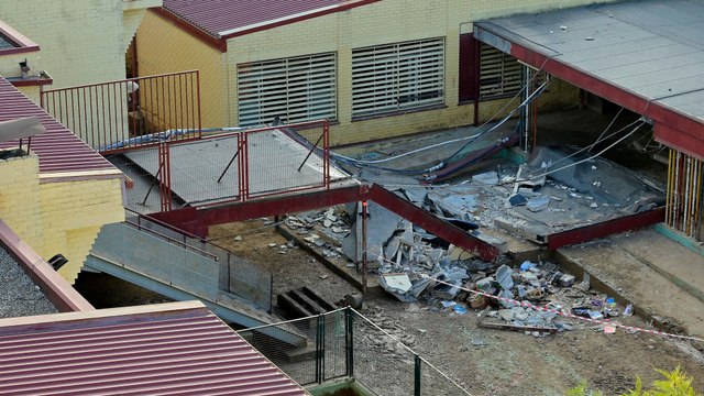 Muere un operario tras un derrumbe en el colegio Luis Vives de Massanassa, afectado por la DANA