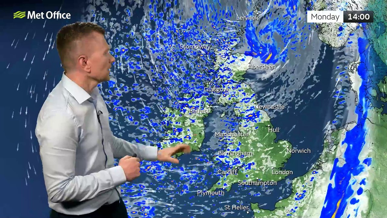 Met Office Evening Weather Forecast 24/11/2024 - Blustery showers in northwest