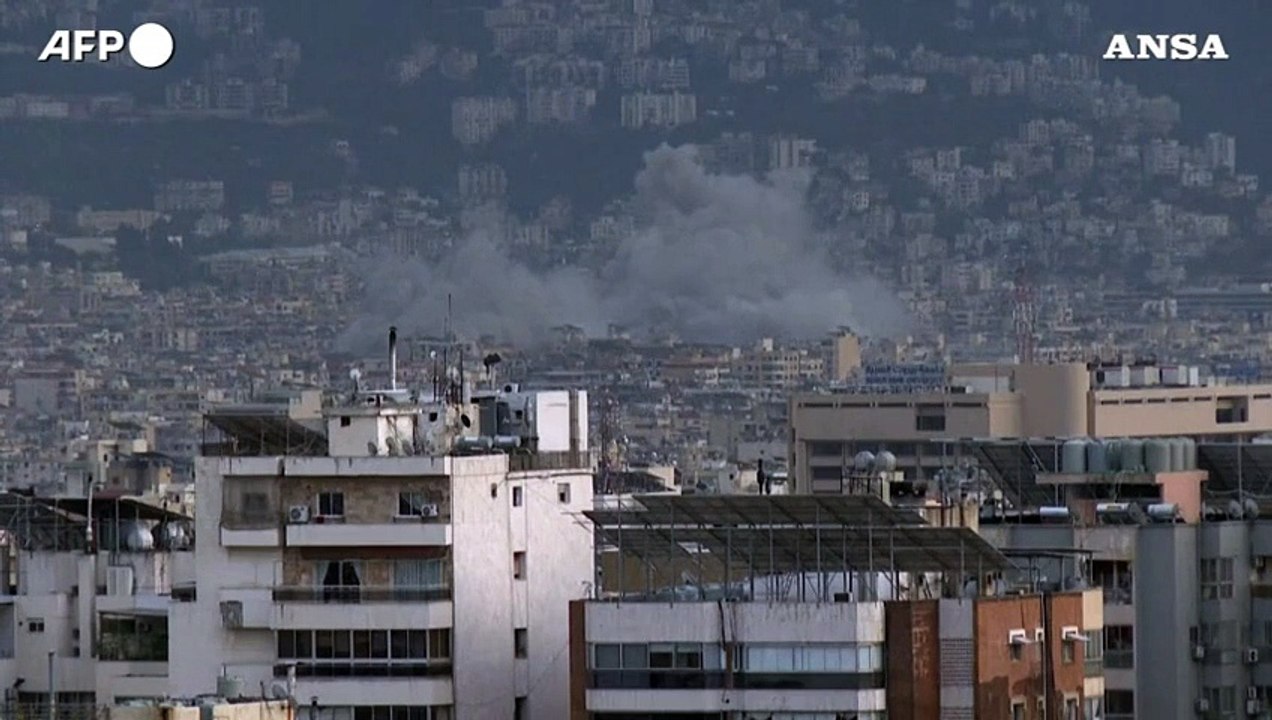 Libano, nuovo attacco israeliano a Beirut sud: colonne di fumo in cielo