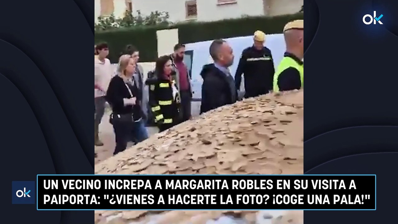 Un vecino increpa a Margarita Robles en su visita a Paiporta: "¿Vienes a hacerte la foto? ¡Coge una pala!"