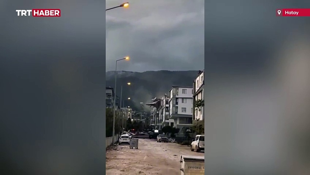 Hatay'da şiddetli rüzgar binaların çatılarını uçurdu