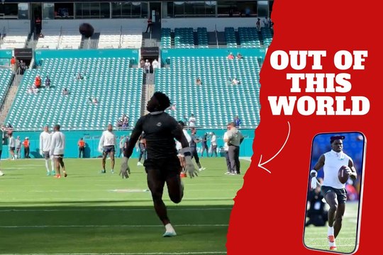Miami Dolphins' Tyreek Hill makes an almost impossible behind-the-back catch and makes it look easy