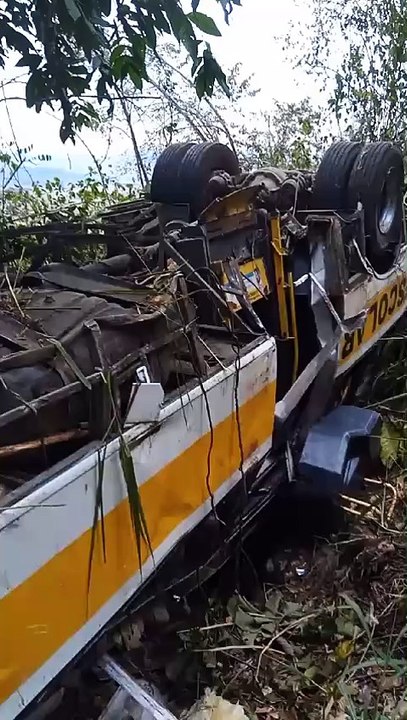 Imagens mostram cenário de destruição em aciden...