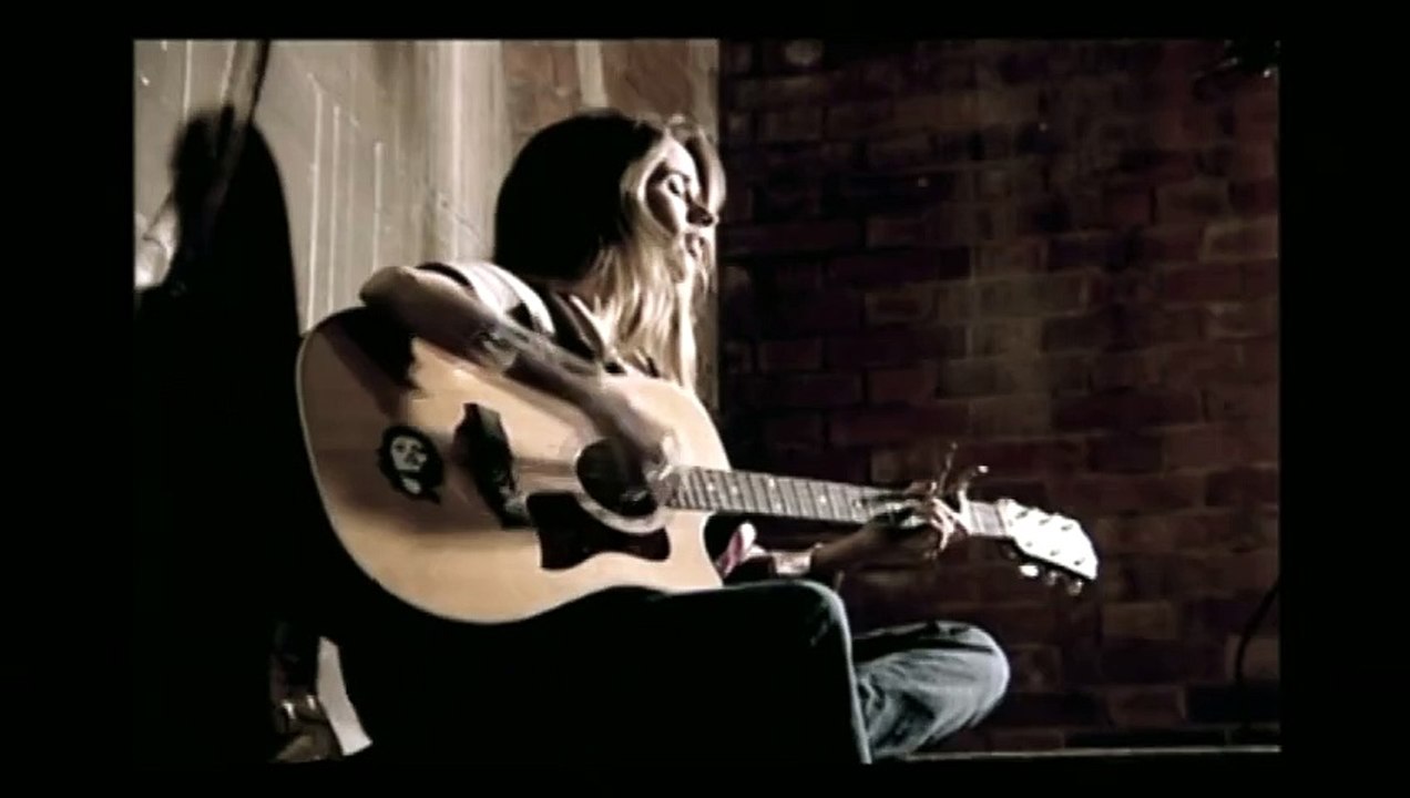 HEATHER NOVA — Drink It In – Live Acoustique BackstageDrink It In (directed by Mira Thiel) | from HEATHER NOVA: ”LIVE AT THE UNION CHAPEL” · (2003)