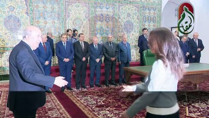 ترحيب رئيس الجمهورية السيد عبد المجيد تبون، بأعضاء الحكومة الجديدة، قبل مراسم التوقيع على قانون المالية 2025.