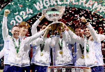 Dominant Italy and Sinner retain Davis Cup