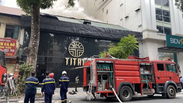 Cháy quán bar ở Hà Nội