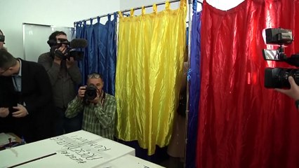 Meglepetésre a populista, oroszbarát Calin Georgescu vezet a romániai elnökválasztáson