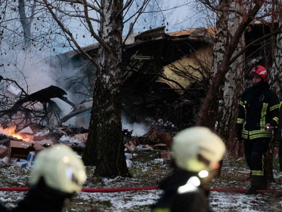 DHL-Flugzeug stürzt neben Wohnhaus in Litauen