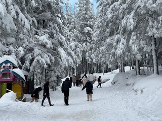 Kartepe beyaza büründü keyfini vatandaşlar çıkardı